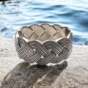 Bold Silver Tone Woven Design Hinged Bangle Bracelet Vintage Statement